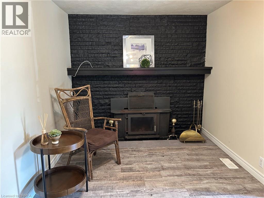 3852 Roxborough Avenue, Crystal Beach, ON - Indoor With Fireplace