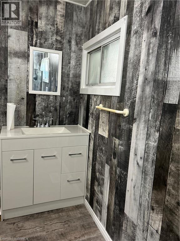 3852 Roxborough Avenue, Crystal Beach, ON - With Exterior