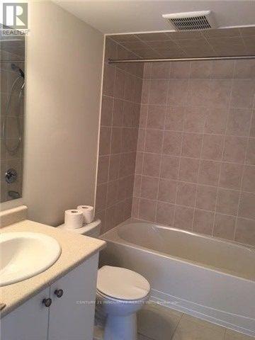 1202 - 11 Dunsheath Way, Markham, ON - Indoor Photo Showing Bathroom