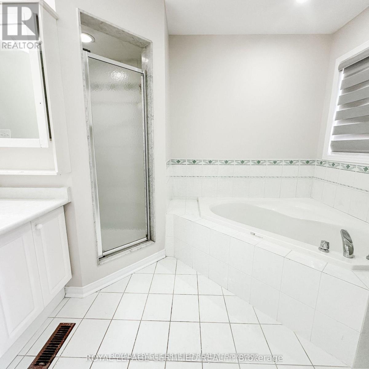 30 Lucerne Drive, Vaughan, ON - Indoor Photo Showing Bathroom