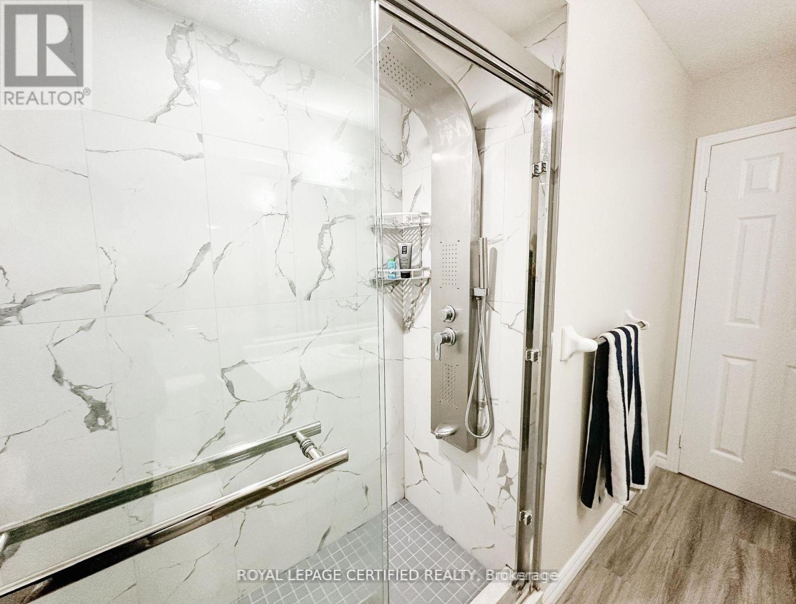 30 Lucerne Drive, Vaughan, ON - Indoor Photo Showing Bathroom