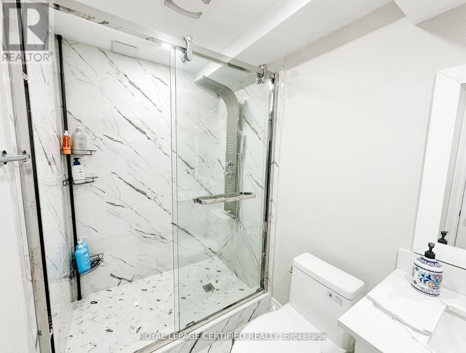 30 Lucerne Drive, Vaughan, ON - Indoor Photo Showing Bathroom