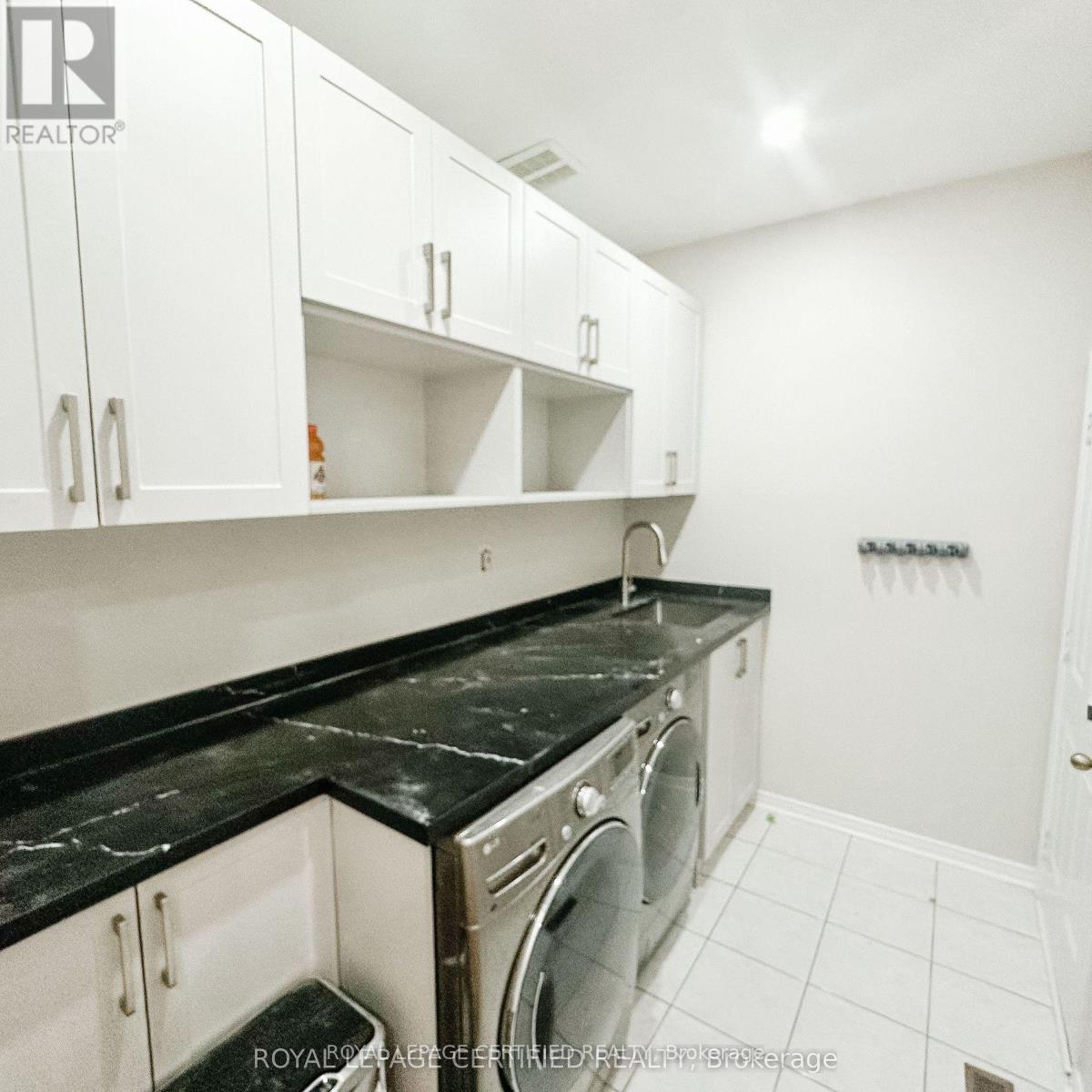 30 Lucerne Drive, Vaughan, ON - Indoor Photo Showing Laundry Room