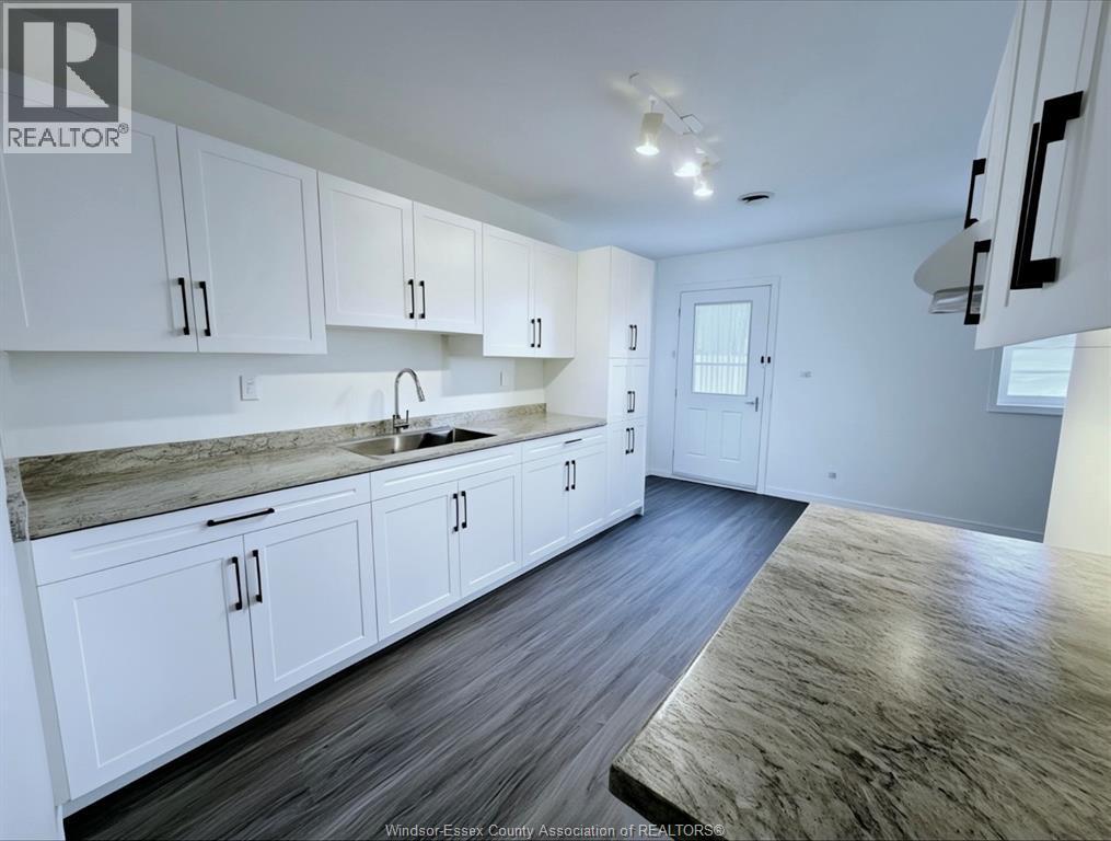 325 Dunn Rd. Unit# 1, Harrow, ON - Indoor Photo Showing Kitchen