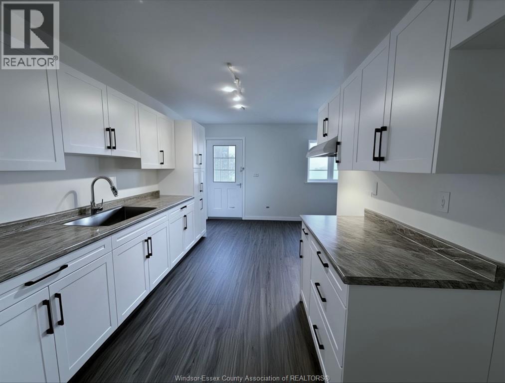 325 Dunn Rd. Unit# 1, Harrow, ON - Indoor Photo Showing Kitchen