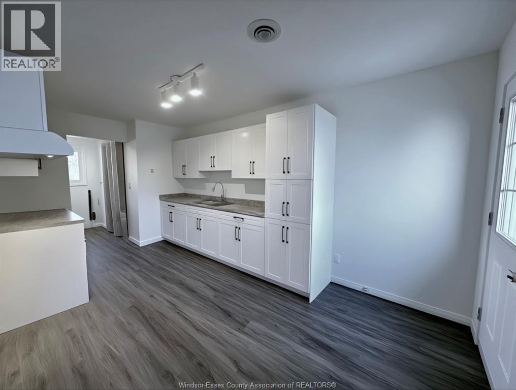 325 Dunn Rd. Unit# 1, Harrow, ON - Indoor Photo Showing Kitchen