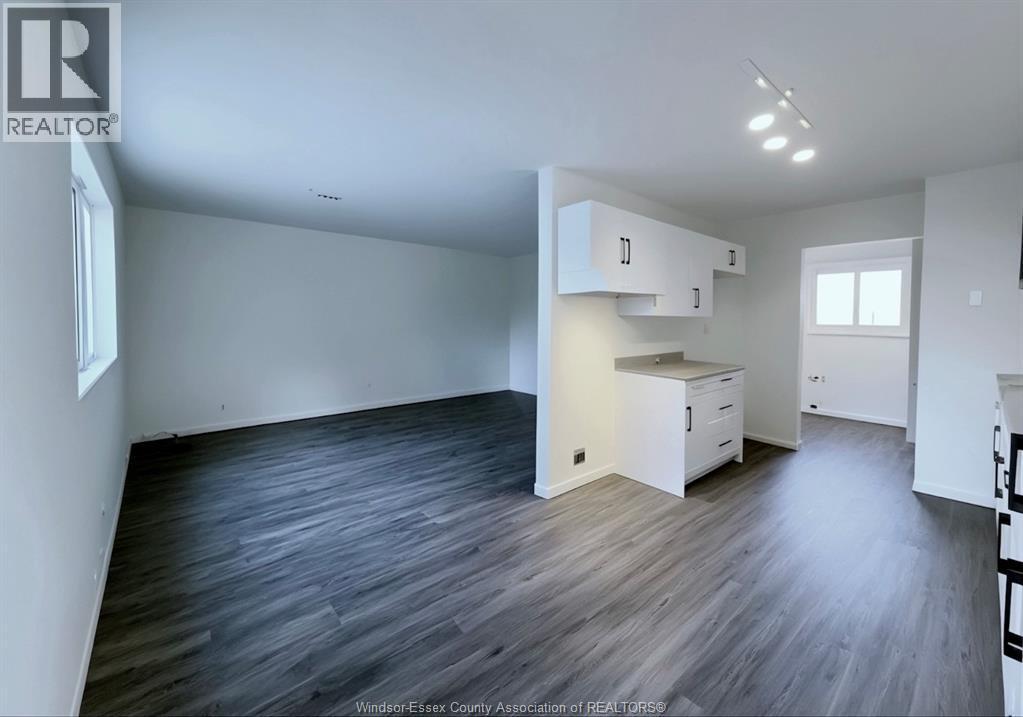 325 Dunn Rd. Unit# 1, Harrow, ON - Indoor Photo Showing Kitchen
