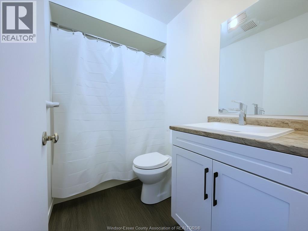 325 Dunn Rd. Unit# 1, Harrow, ON - Indoor Photo Showing Bathroom