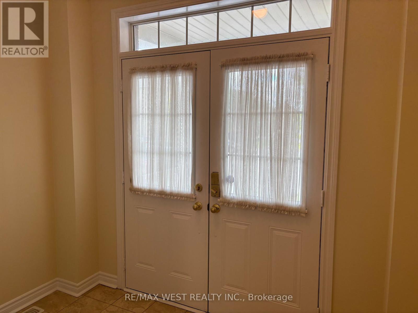 Grand Entry - 12 Haviland Circle, Brampton, ON - Indoor Photo Showing Other Room