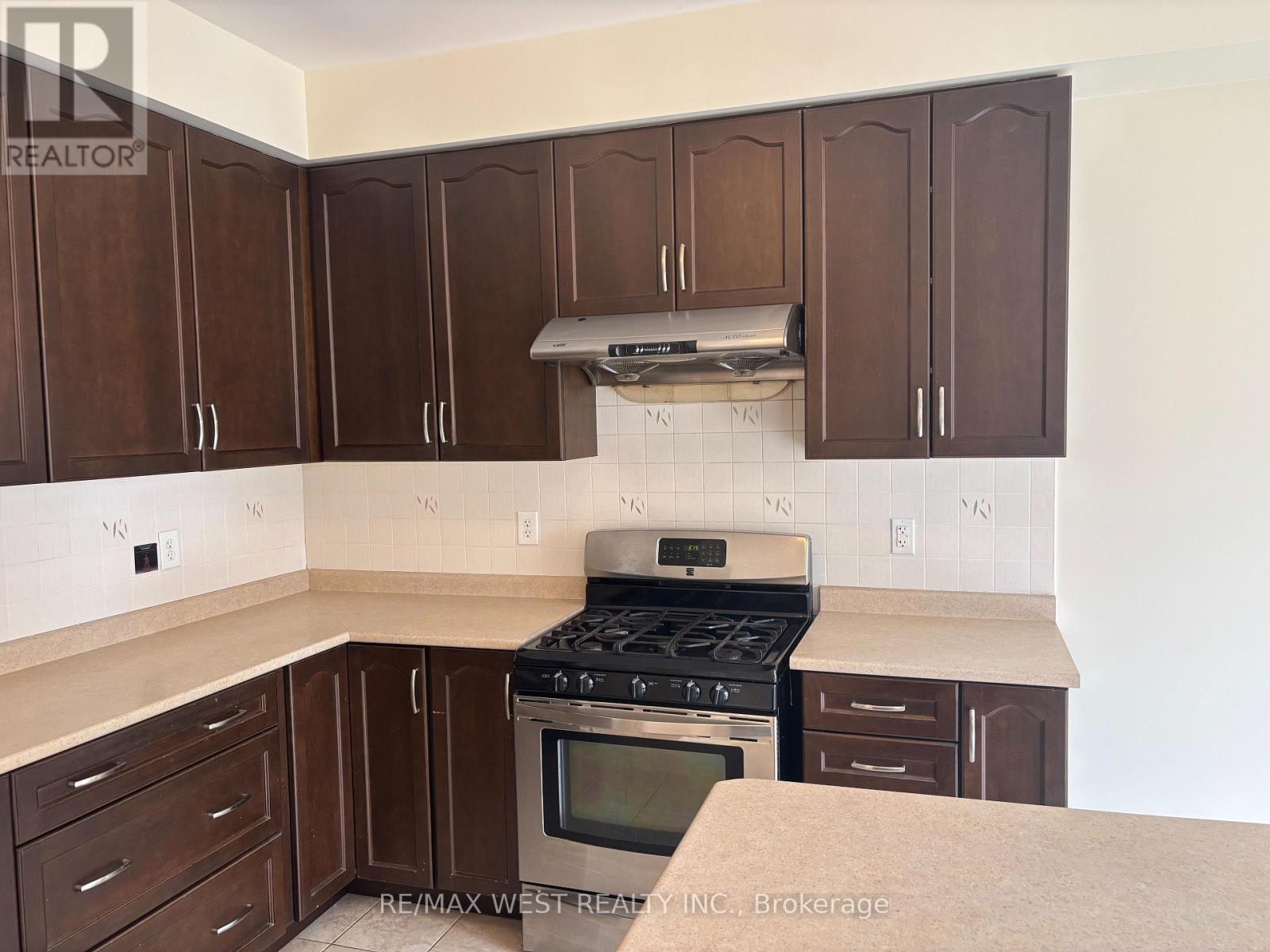 Gas Stove - 12 Haviland Circle, Brampton, ON - Indoor Photo Showing Kitchen