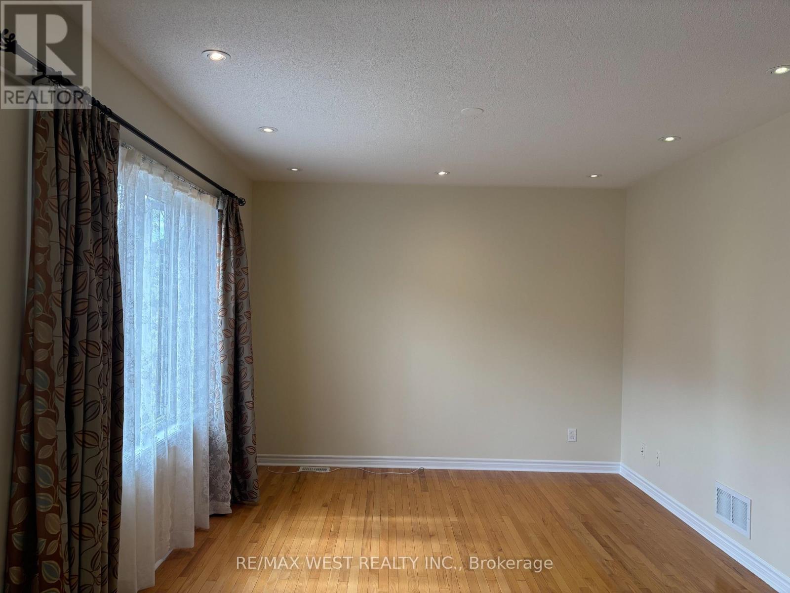 Hardwood Floor - 12 Haviland Circle, Brampton, ON - Indoor Photo Showing Other Room