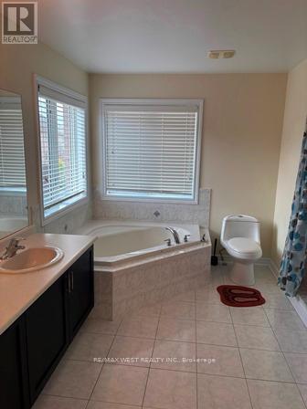 5 Pc en-suite with Soaker Tub in Primary Brm - 12 Haviland Circle, Brampton, ON - Indoor Photo Showing Bathroom