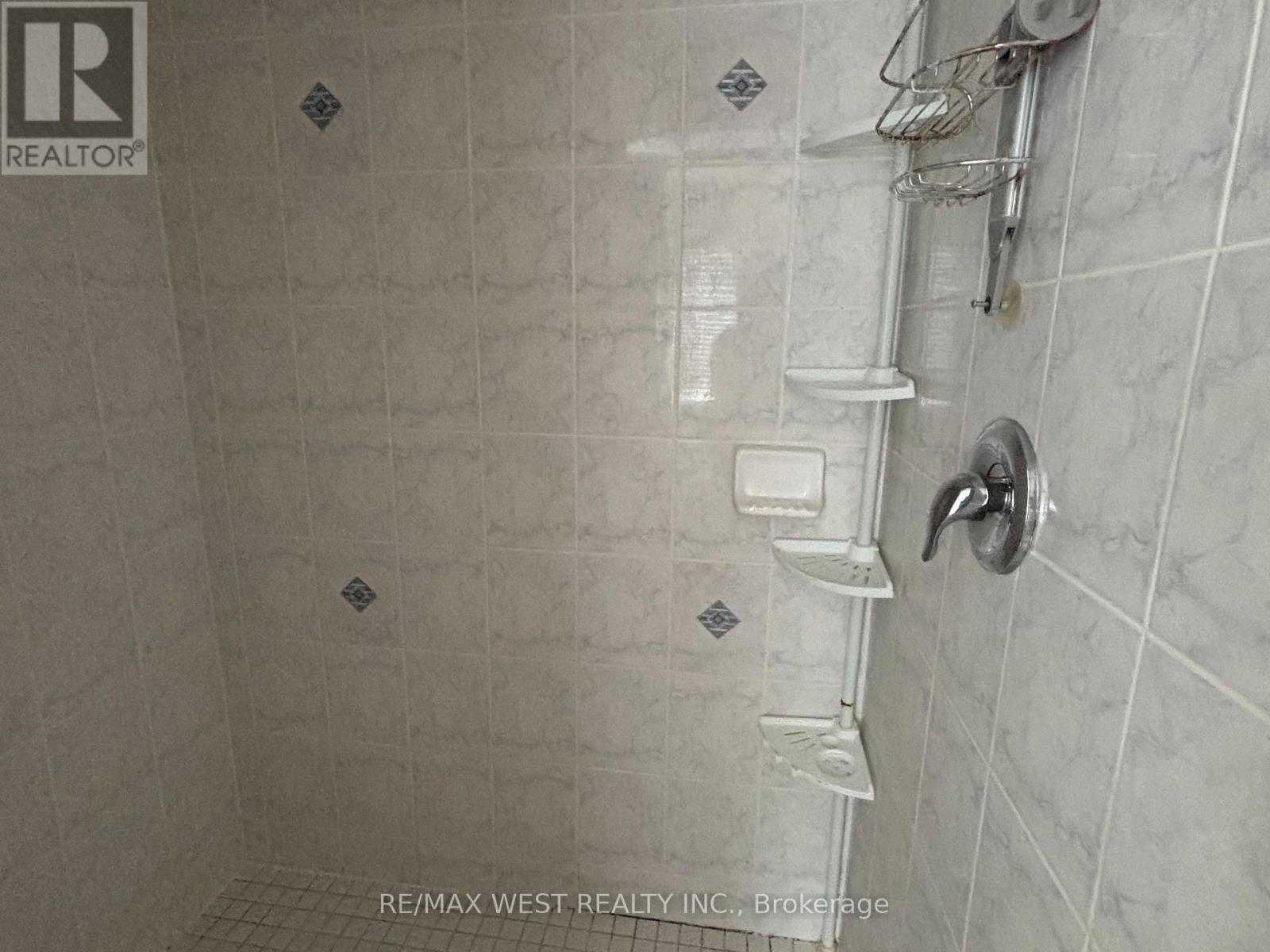 Separate Washroom in Primary Brm - 12 Haviland Circle, Brampton, ON - Indoor Photo Showing Bathroom