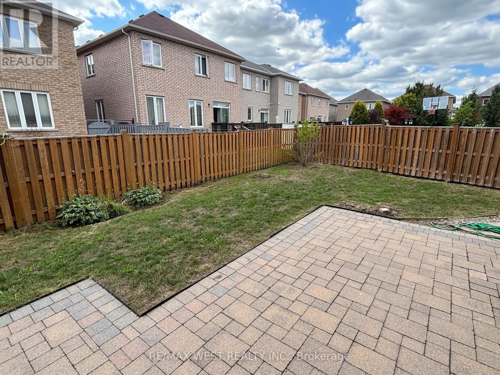 Enjoy Gardening in Summer - 12 Haviland Circle, Brampton, ON - Outdoor