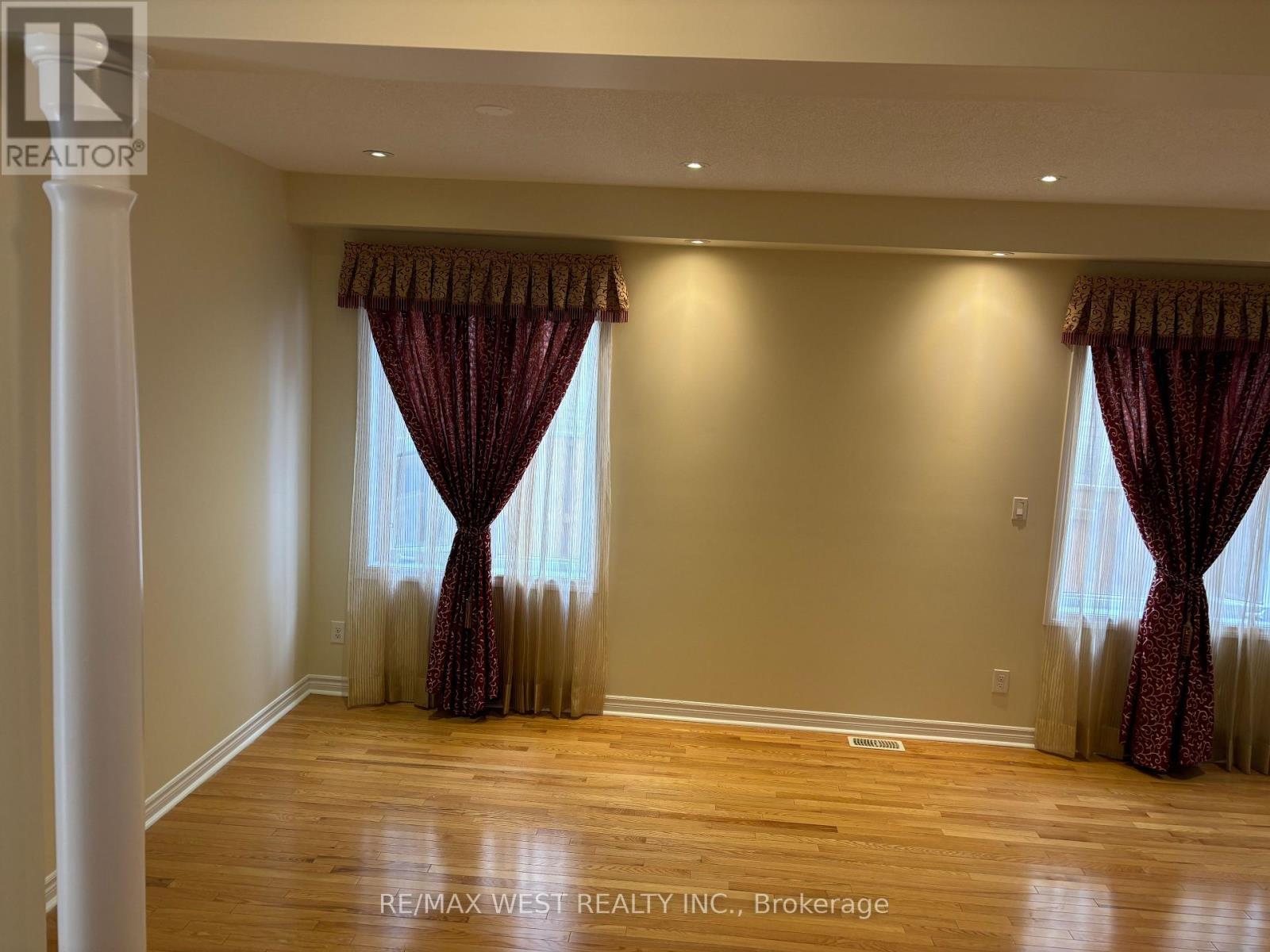 9' Ceiling - 12 Haviland Circle, Brampton, ON - Indoor Photo Showing Other Room