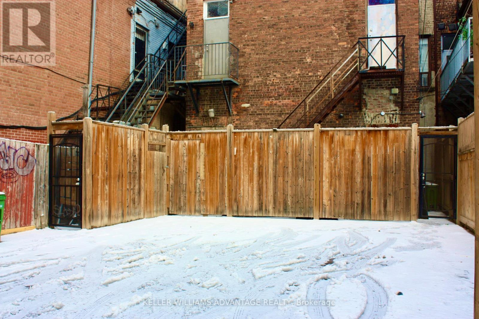 672 Yonge Street, Toronto, ON