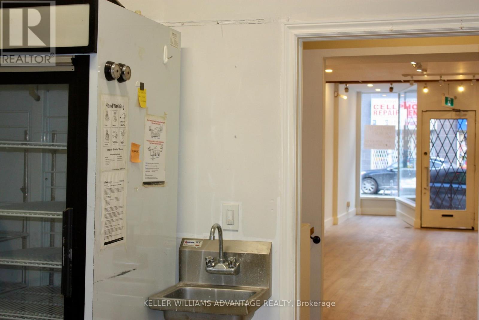 Storage off retail - 672 Yonge Street, Toronto, ON