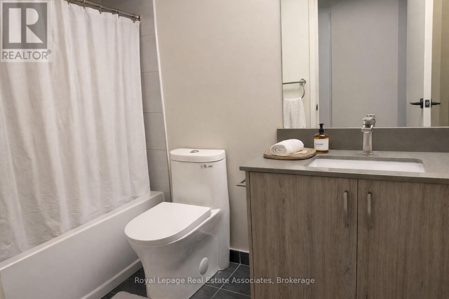 203 - 8020 Derry Road, Milton, ON - Indoor Photo Showing Bathroom