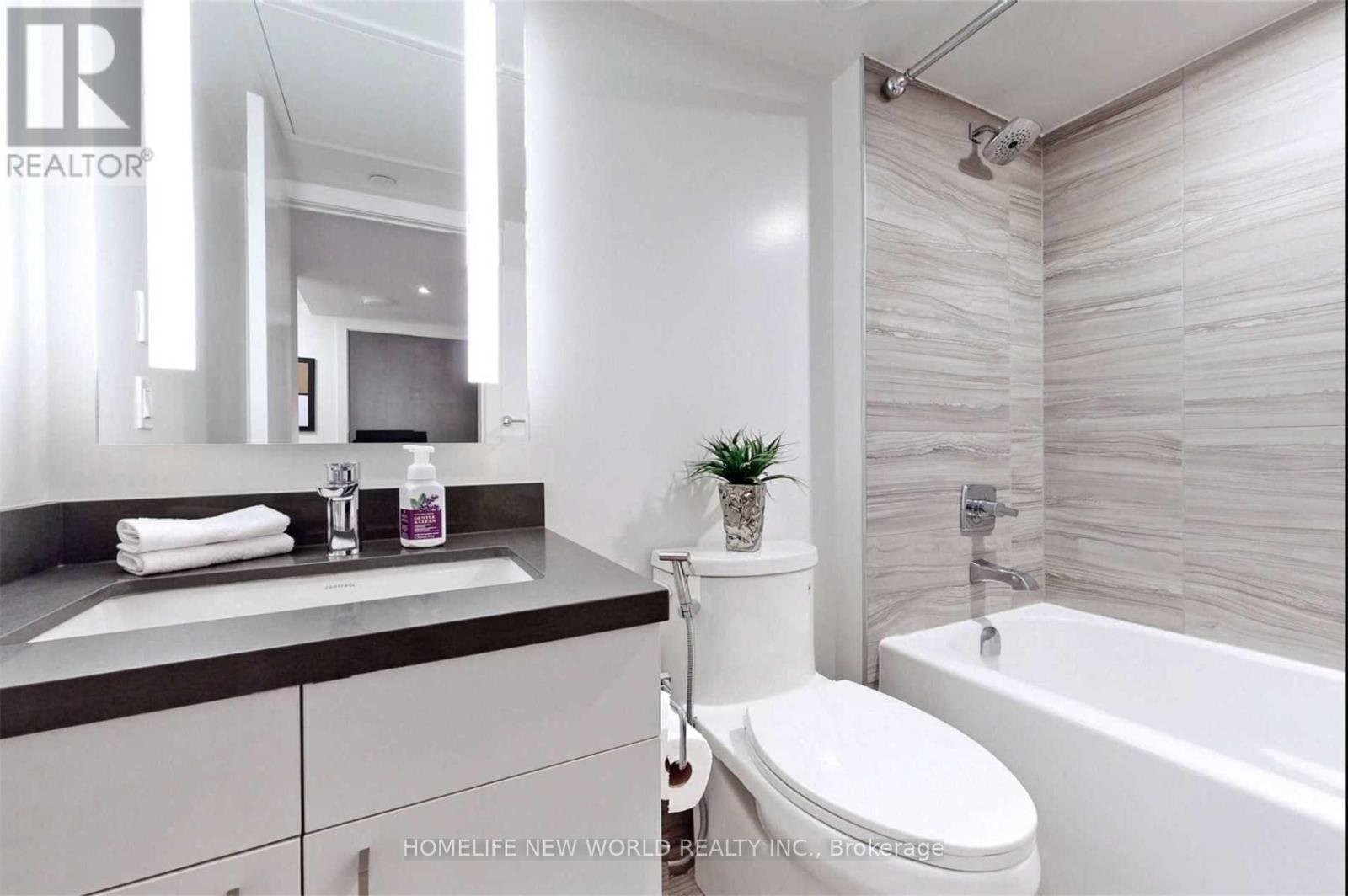 2108 - 188 Cumberland Street, Toronto, ON - Indoor Photo Showing Bathroom