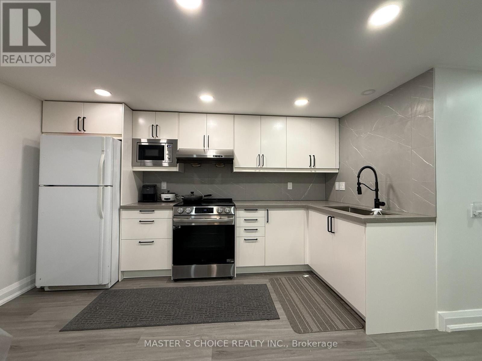 Bsmt - 92 Loganberry Crescent, Toronto, ON - Indoor Photo Showing Kitchen