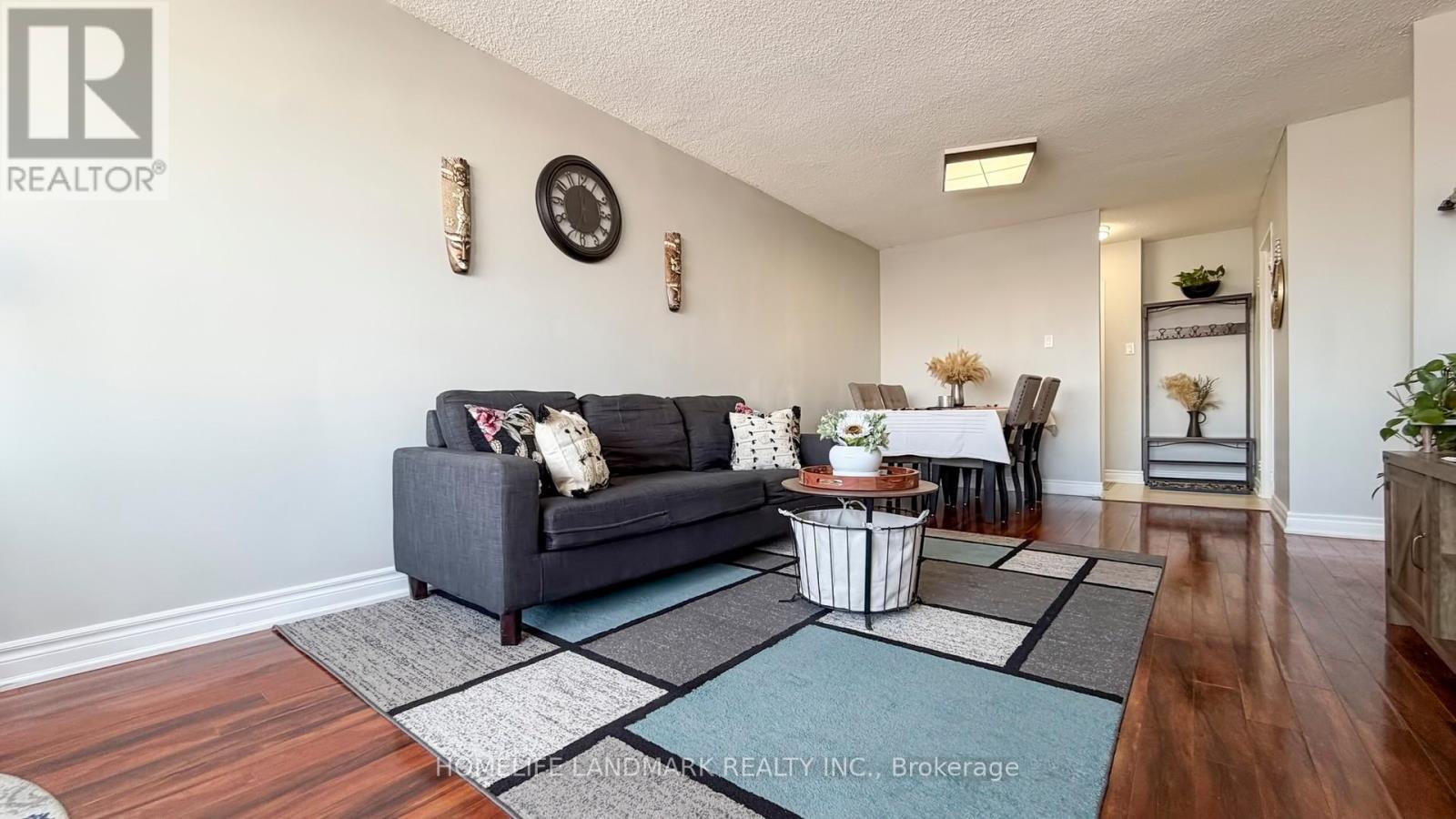 1001 - 25 Silver Springs Boulevard, Toronto, ON - Indoor Photo Showing Living Room