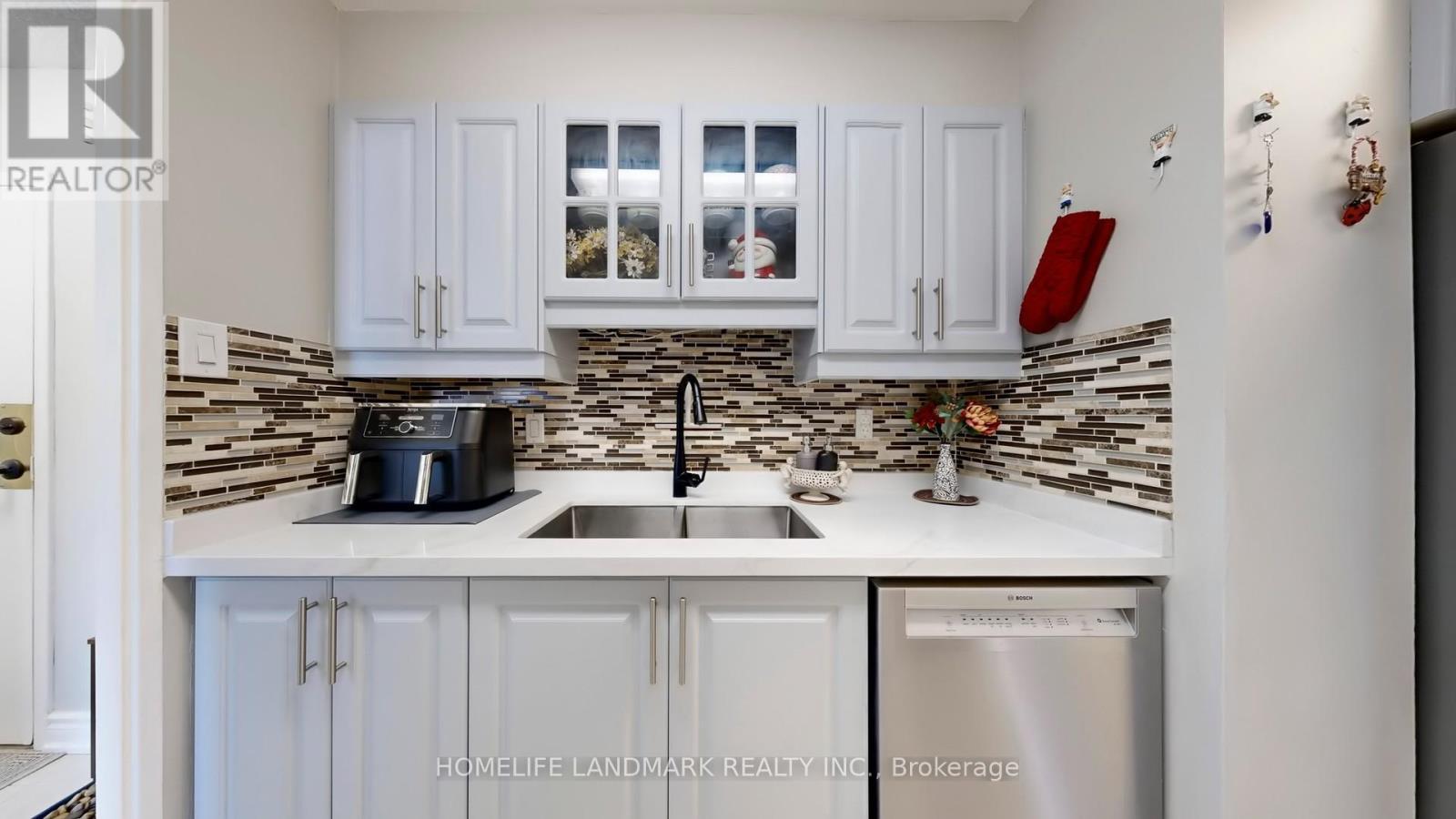 1001 - 25 Silver Springs Boulevard, Toronto, ON - Indoor Photo Showing Kitchen With Upgraded Kitchen