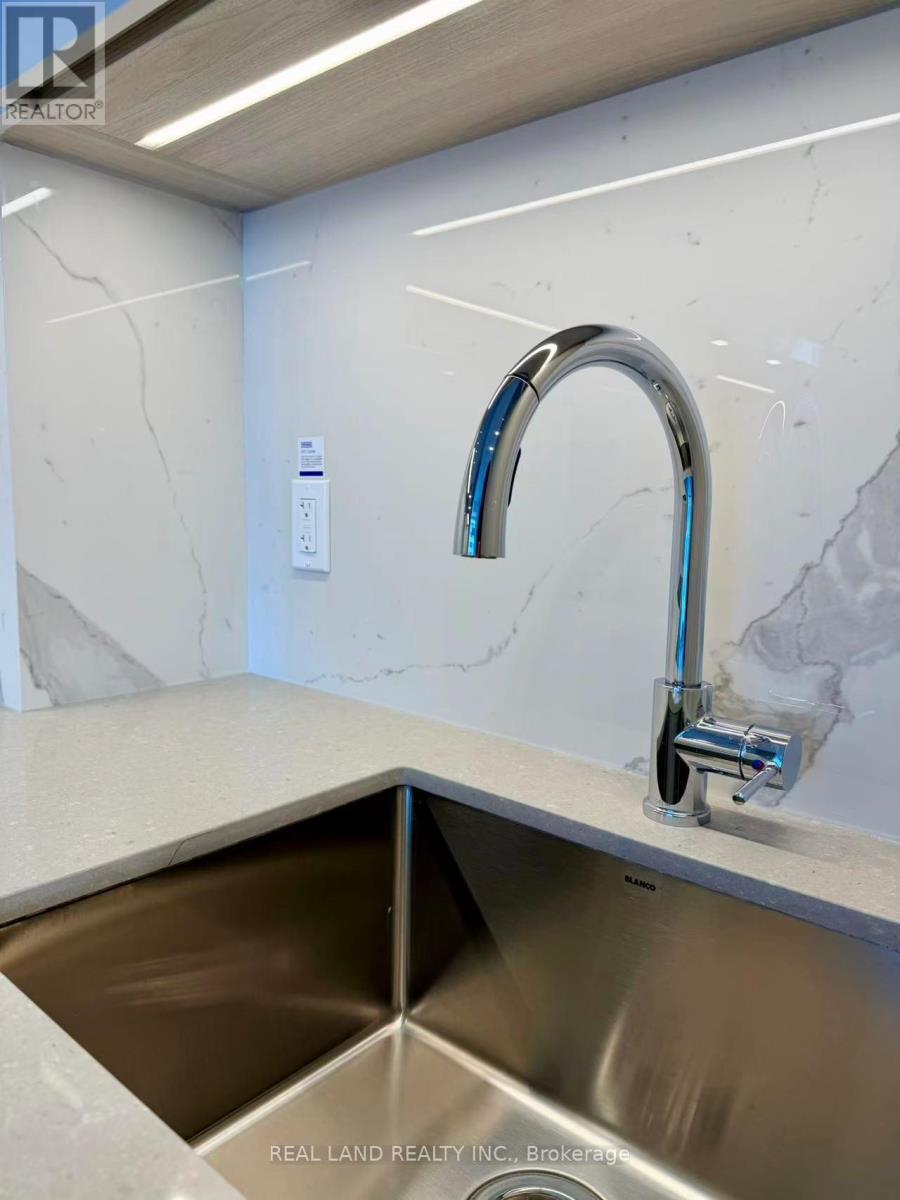 4615 - 8 Interchange Way, Vaughan, ON - Indoor