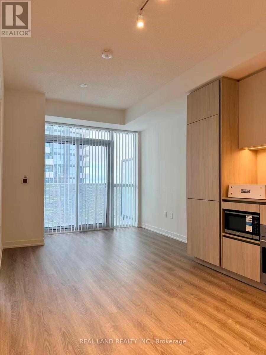 4615 - 8 Interchange Way, Vaughan, ON - Indoor Photo Showing Kitchen