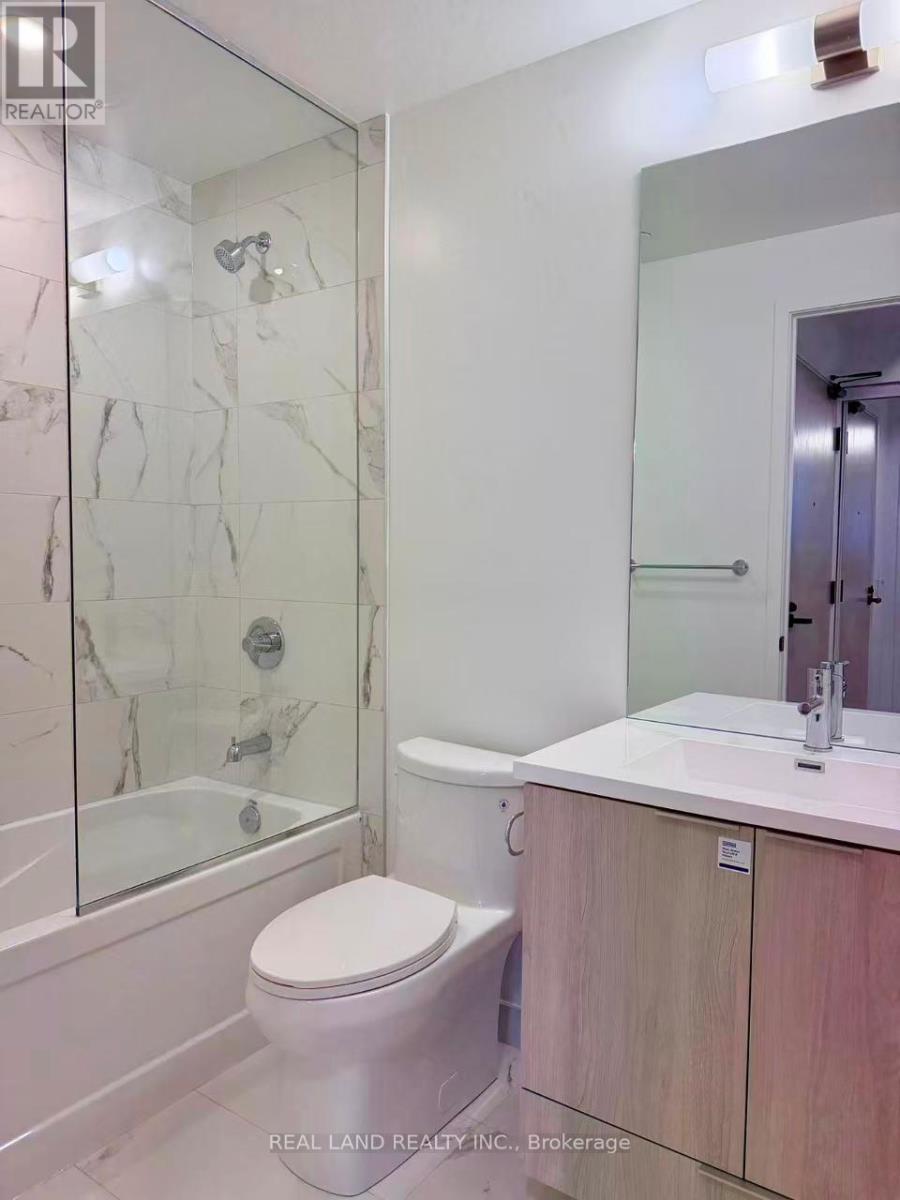 4615 - 8 Interchange Way, Vaughan, ON - Indoor Photo Showing Bathroom