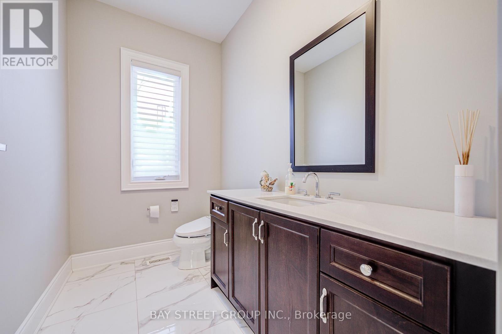 75 Douglas Road, Richmond Hill, ON - Indoor Photo Showing Bathroom