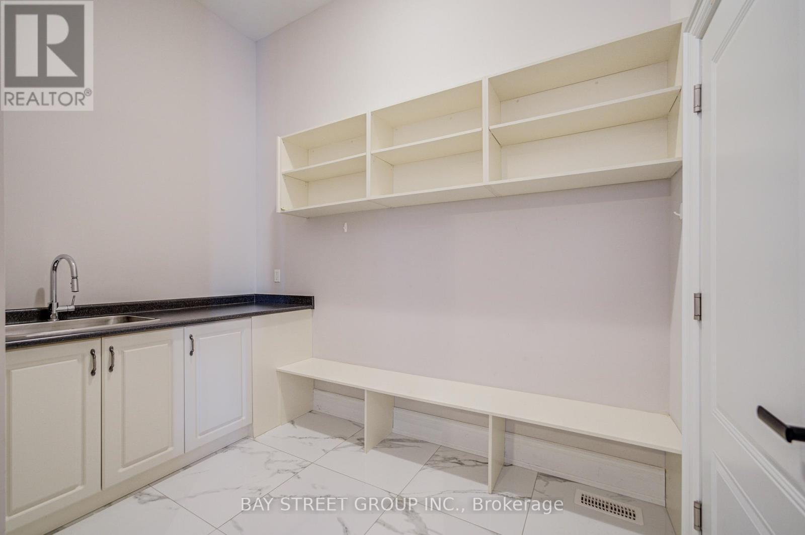 75 Douglas Road, Richmond Hill, ON - Indoor