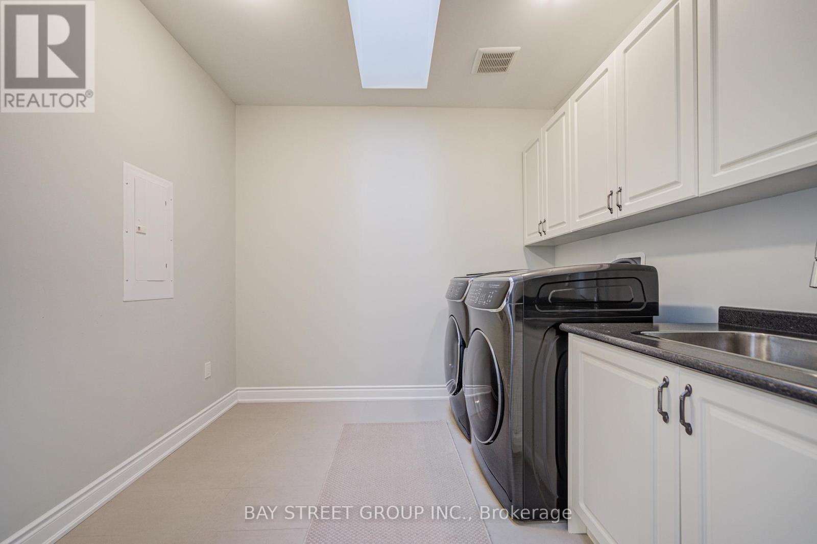 75 Douglas Road, Richmond Hill, ON - Indoor Photo Showing Laundry Room