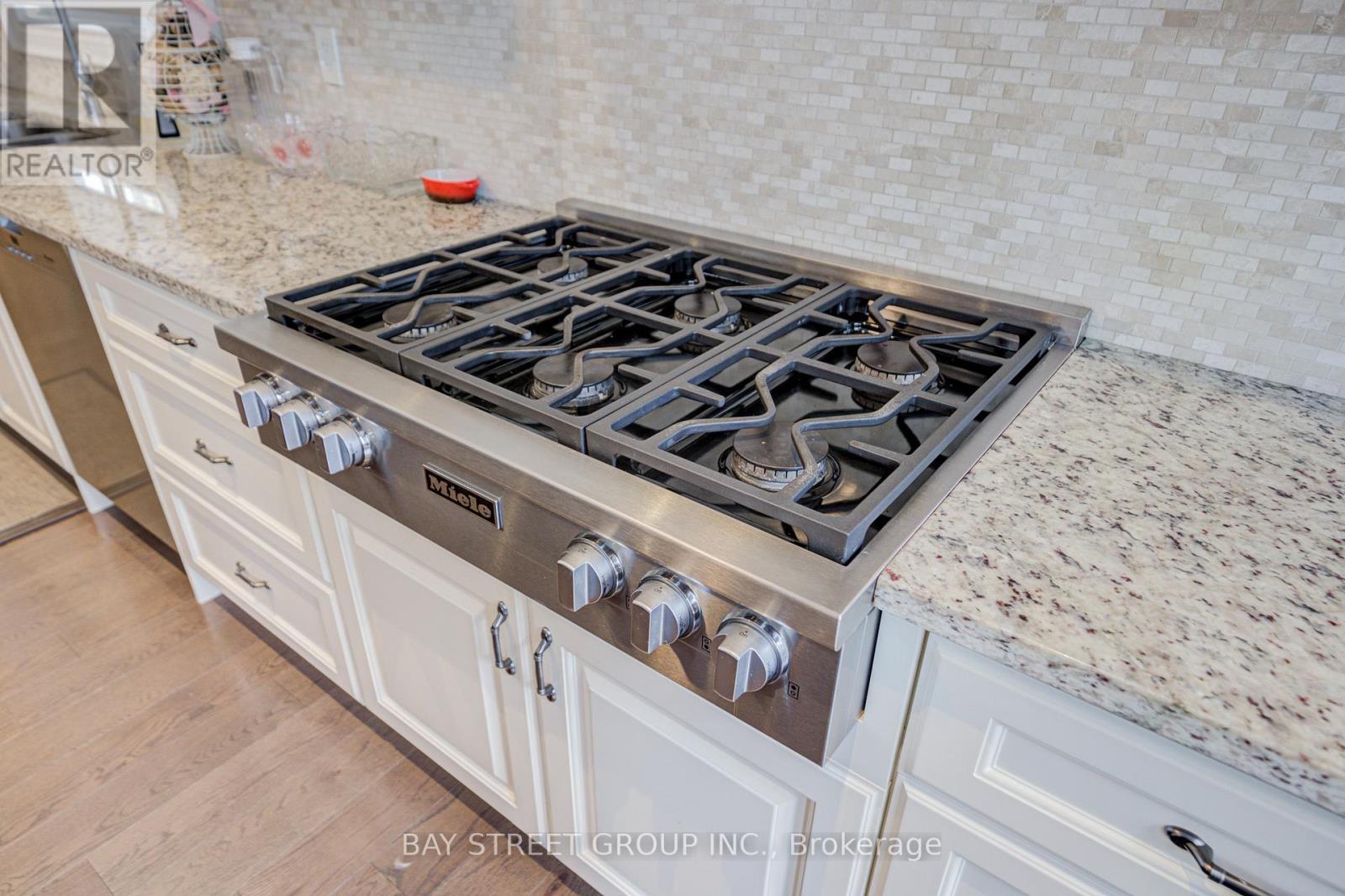 75 Douglas Road, Richmond Hill, ON - Indoor Photo Showing Kitchen
