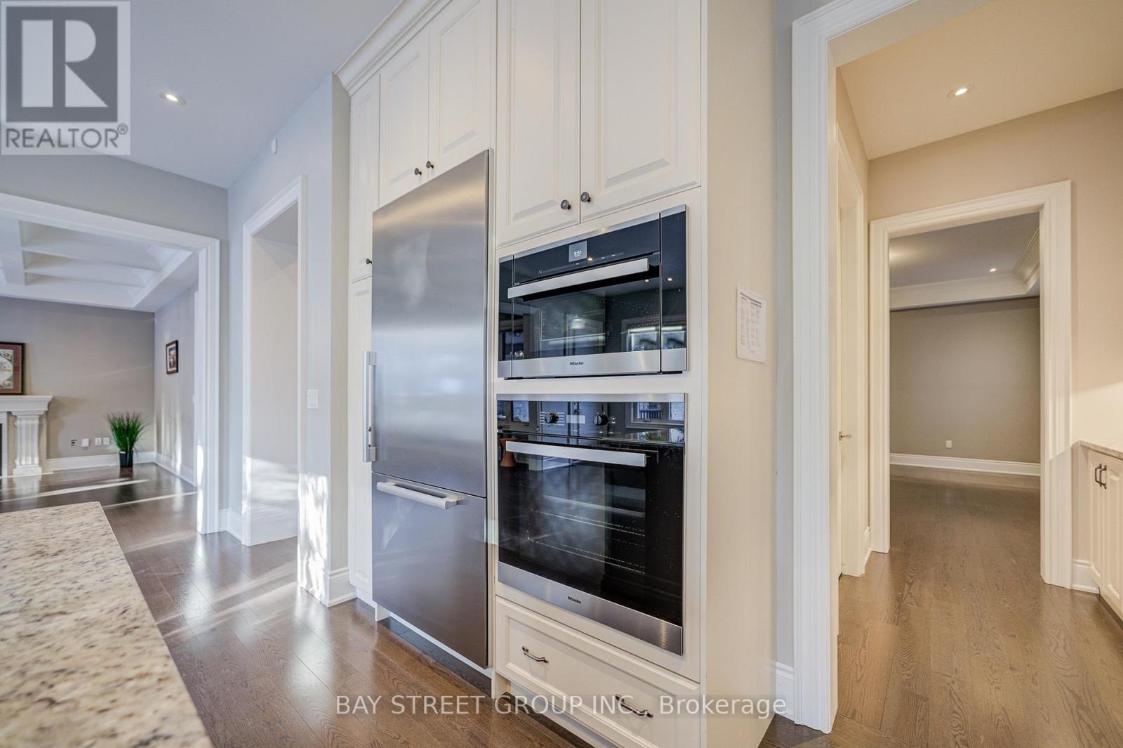 75 Douglas Road, Richmond Hill, ON - Indoor Photo Showing Kitchen