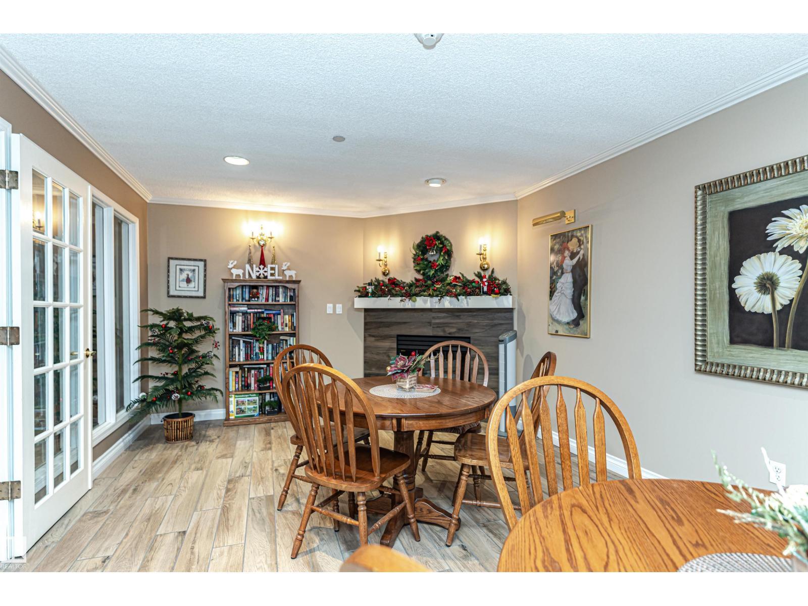 #304 20 St Joseph St, St. Albert, AB - Indoor Photo Showing Dining Room