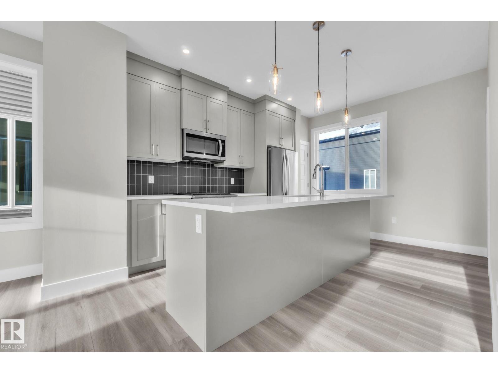 #15 6905 25 Av Sw, Edmonton, AB - Indoor Photo Showing Kitchen With Upgraded Kitchen