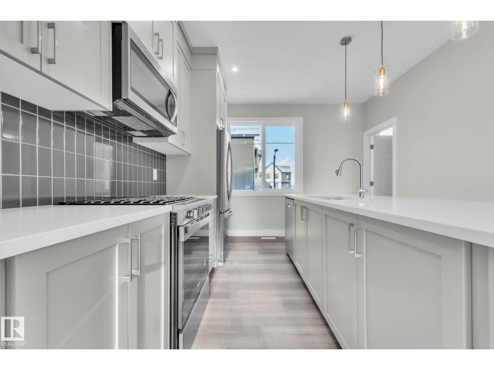 #15 6905 25 Av Sw, Edmonton, AB - Indoor Photo Showing Kitchen With Upgraded Kitchen
