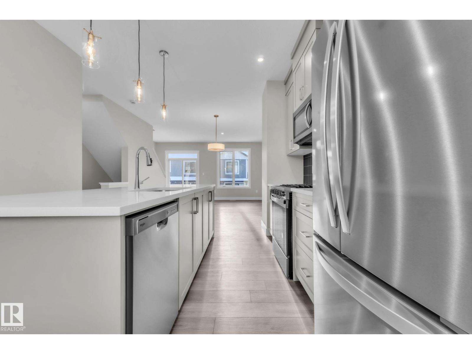 #15 6905 25 Av Sw, Edmonton, AB - Indoor Photo Showing Kitchen With Upgraded Kitchen