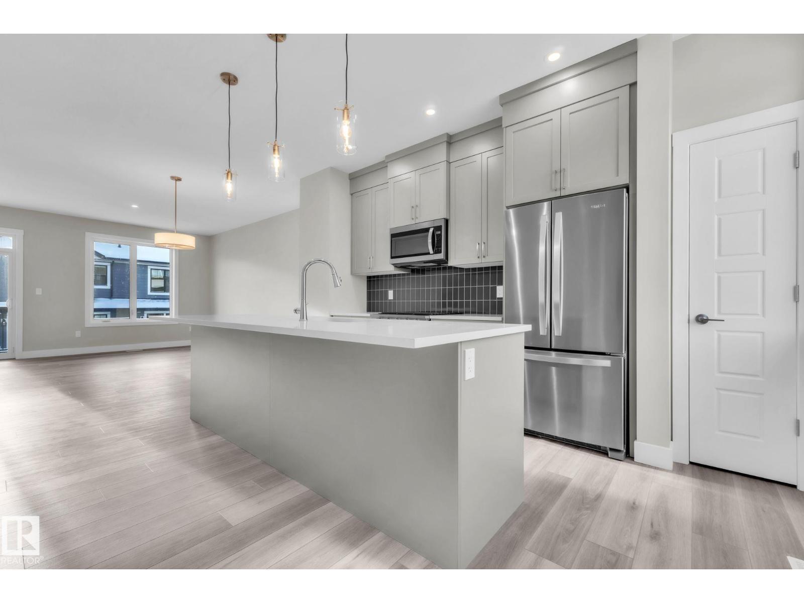 #15 6905 25 Av Sw, Edmonton, AB - Indoor Photo Showing Kitchen With Upgraded Kitchen