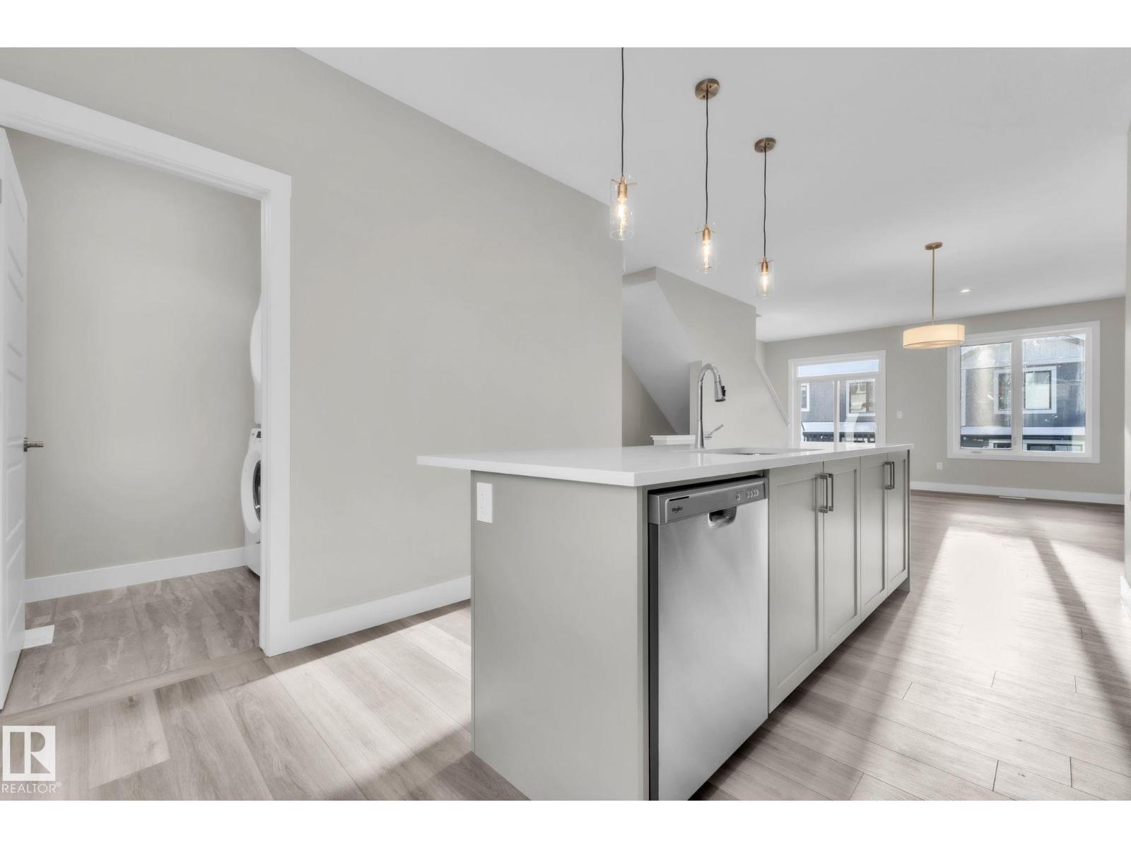 #15 6905 25 Av Sw, Edmonton, AB - Indoor Photo Showing Kitchen