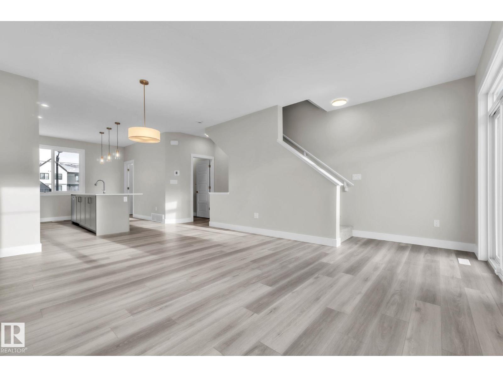 #15 6905 25 Av Sw, Edmonton, AB - Indoor