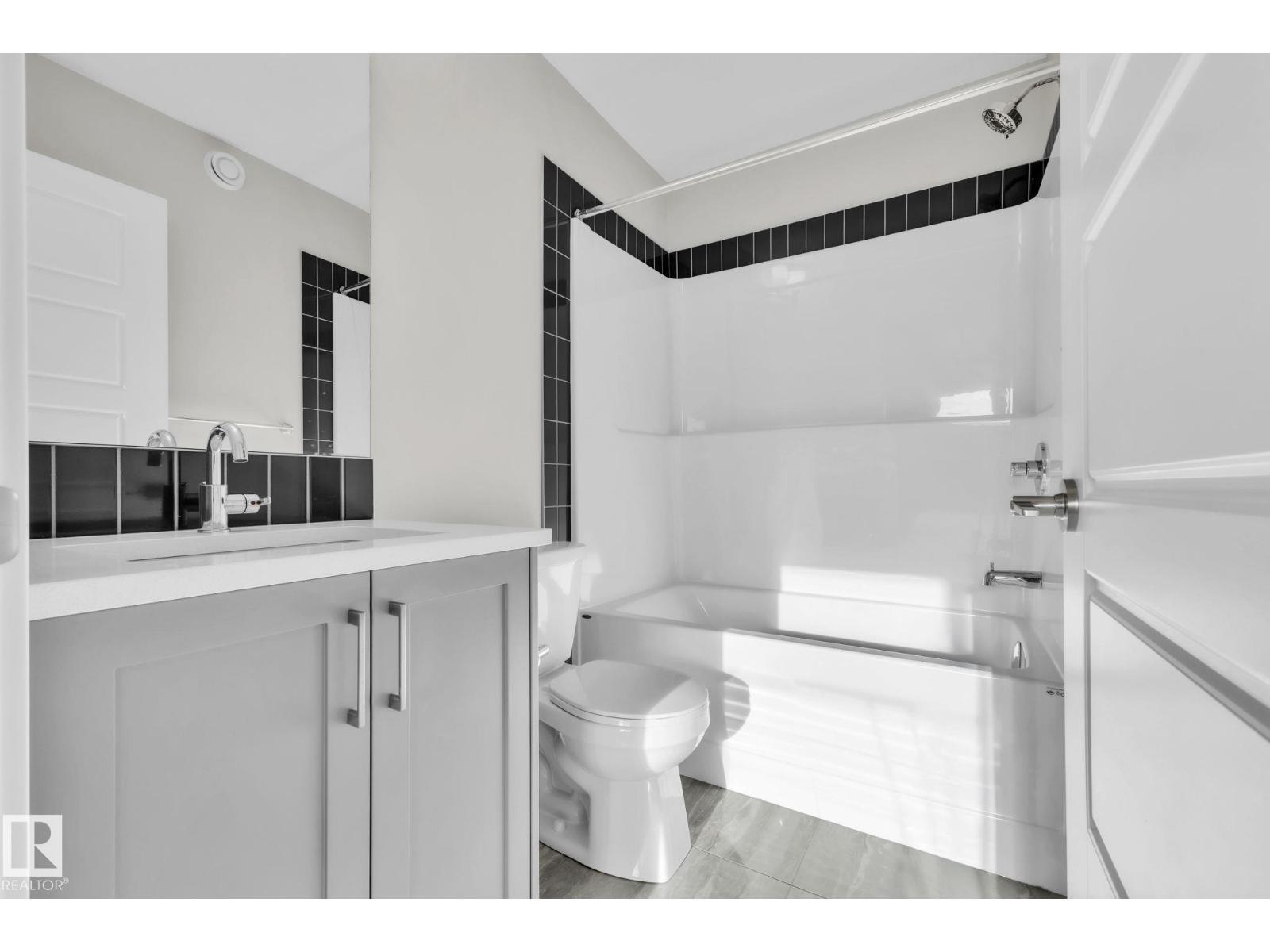 #15 6905 25 Av Sw, Edmonton, AB - Indoor Photo Showing Bathroom