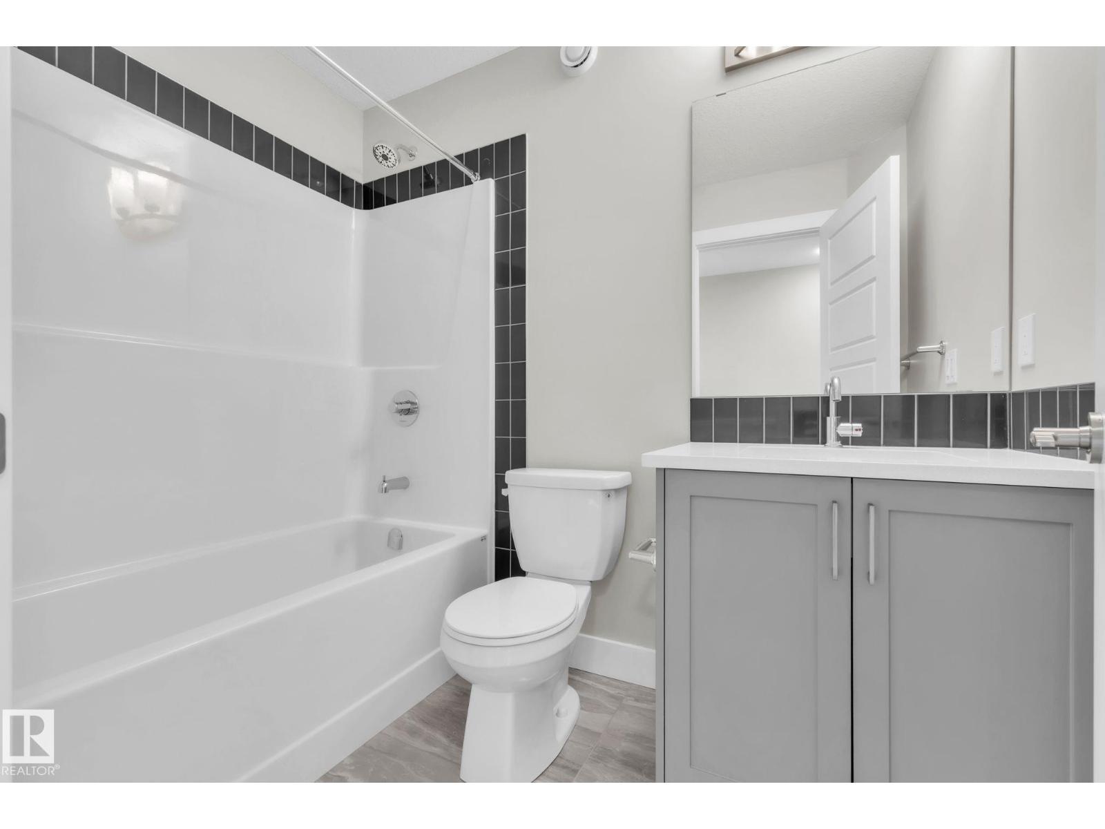 #15 6905 25 Av Sw, Edmonton, AB - Indoor Photo Showing Bathroom