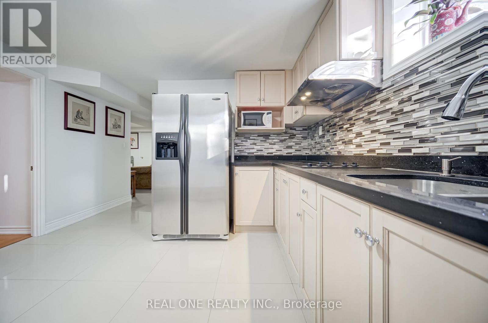 2 Grittani Lane, Toronto, ON - Indoor Photo Showing Kitchen