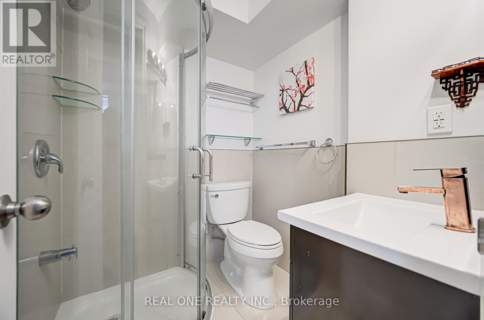 2 Grittani Lane, Toronto, ON - Indoor Photo Showing Bathroom