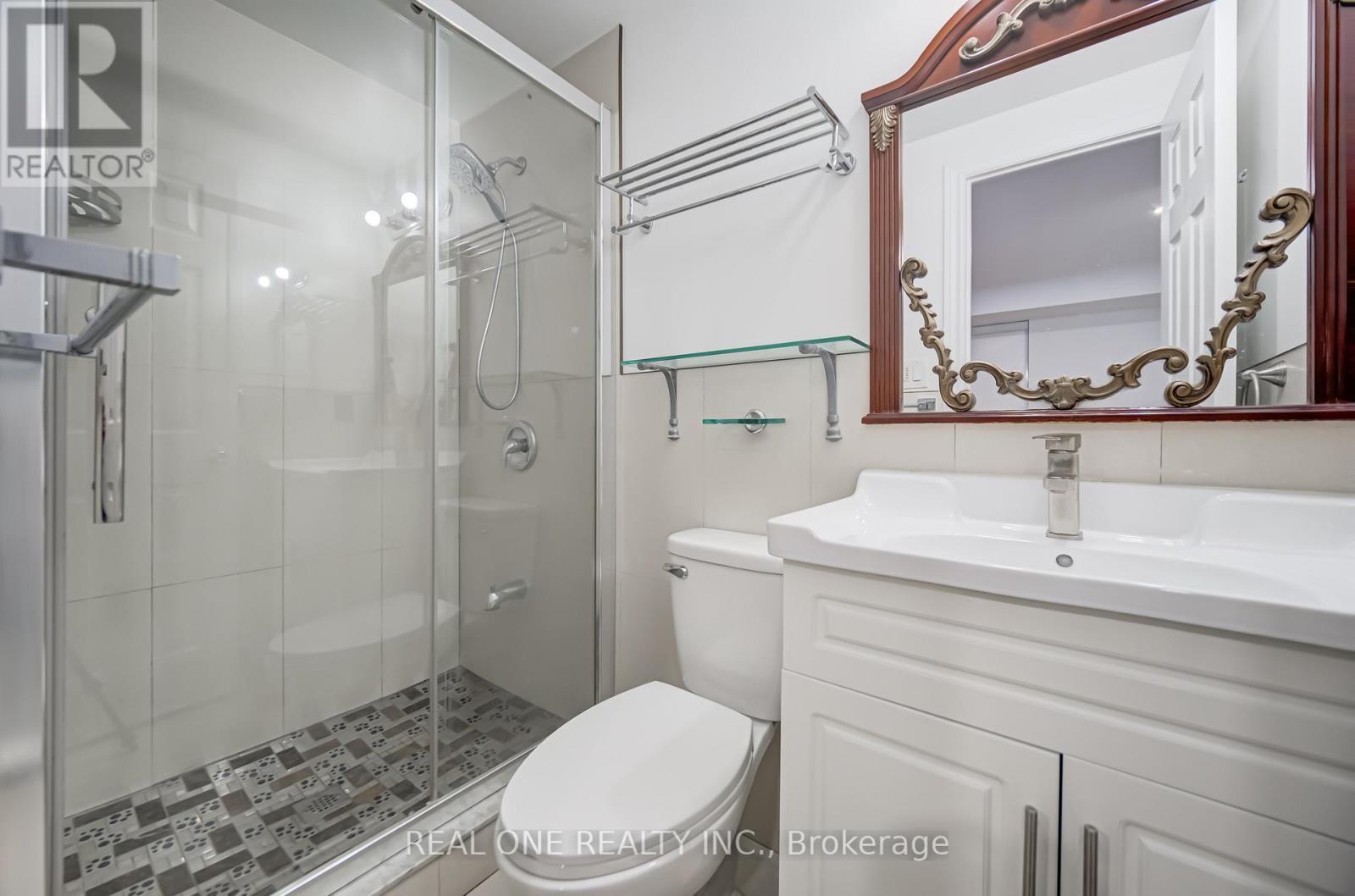 2 Grittani Lane, Toronto, ON - Indoor Photo Showing Bathroom
