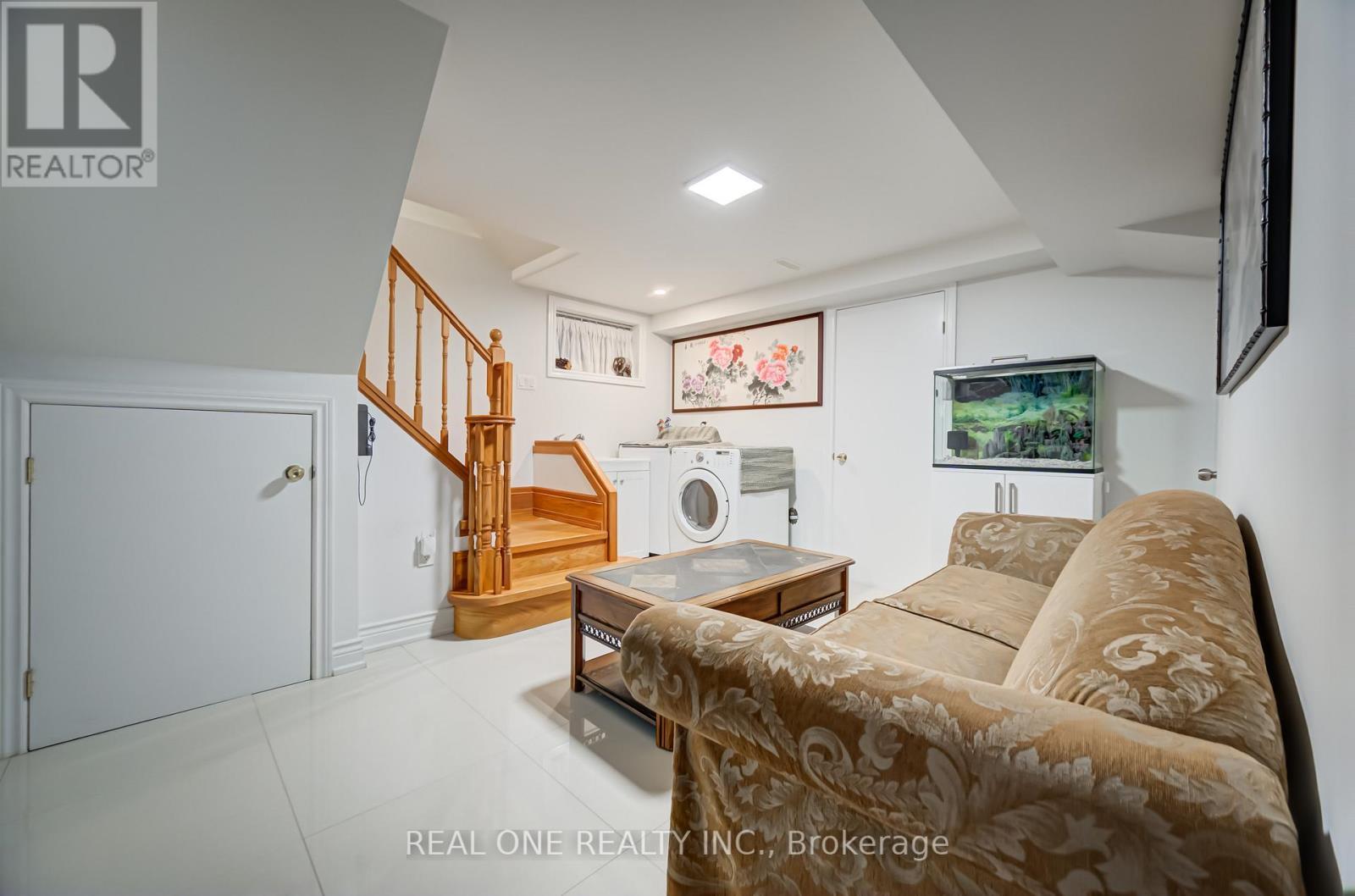 2 Grittani Lane, Toronto, ON - Indoor