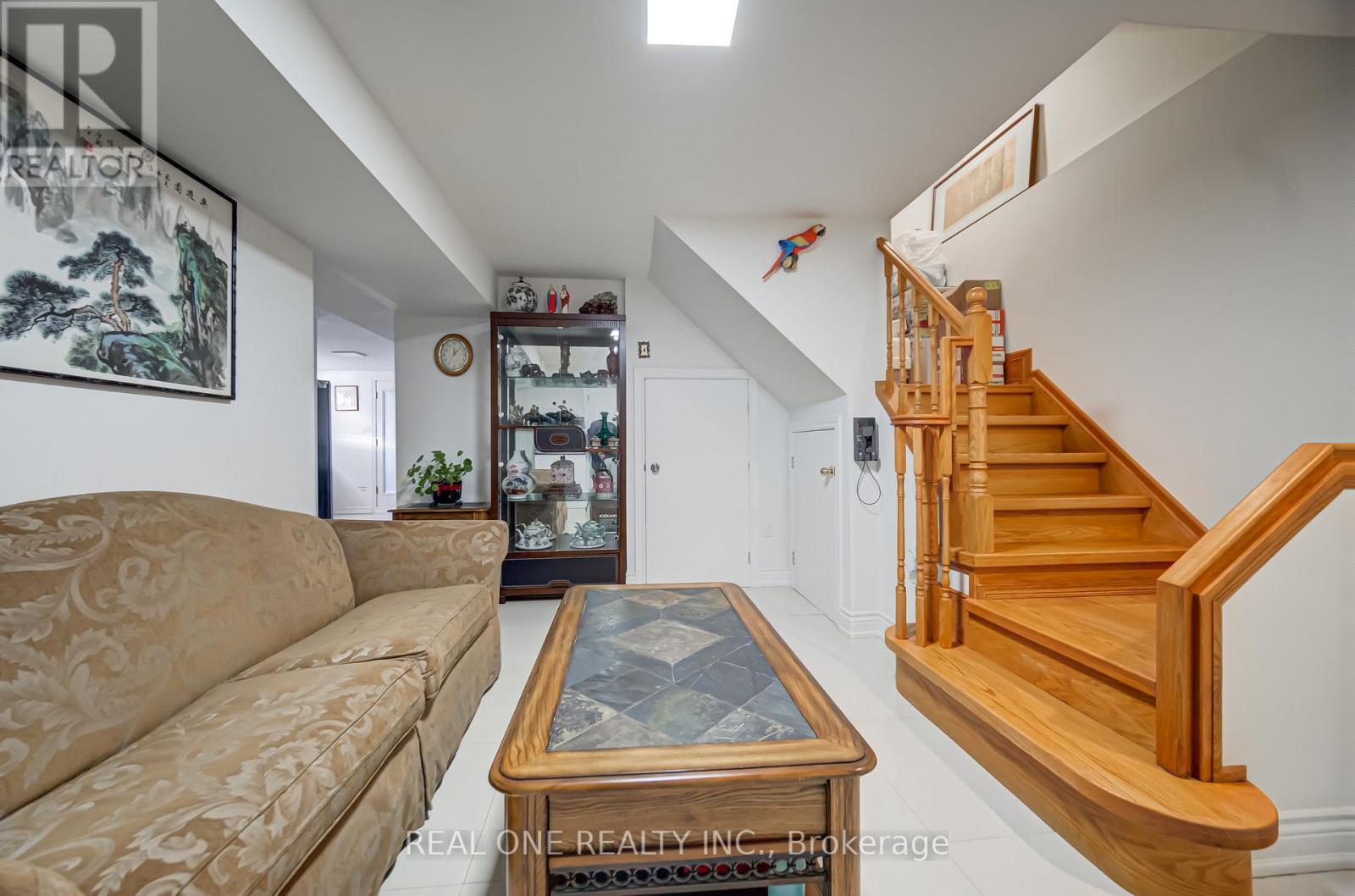2 Grittani Lane, Toronto, ON - Indoor