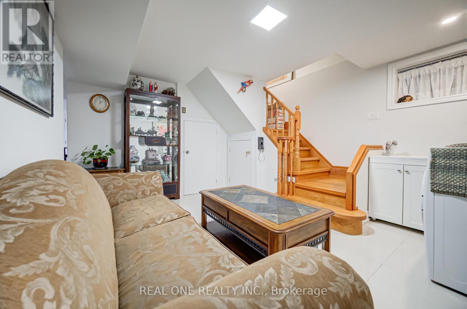 2 Grittani Lane, Toronto, ON - Indoor