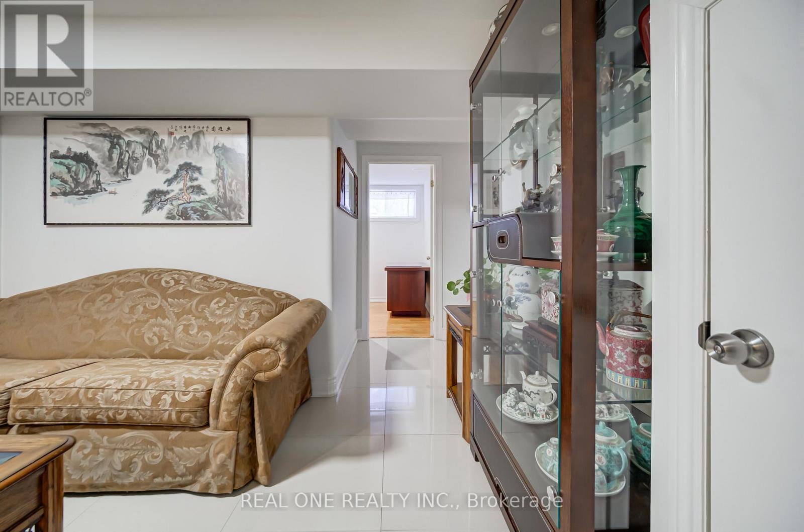 2 Grittani Lane, Toronto, ON - Indoor